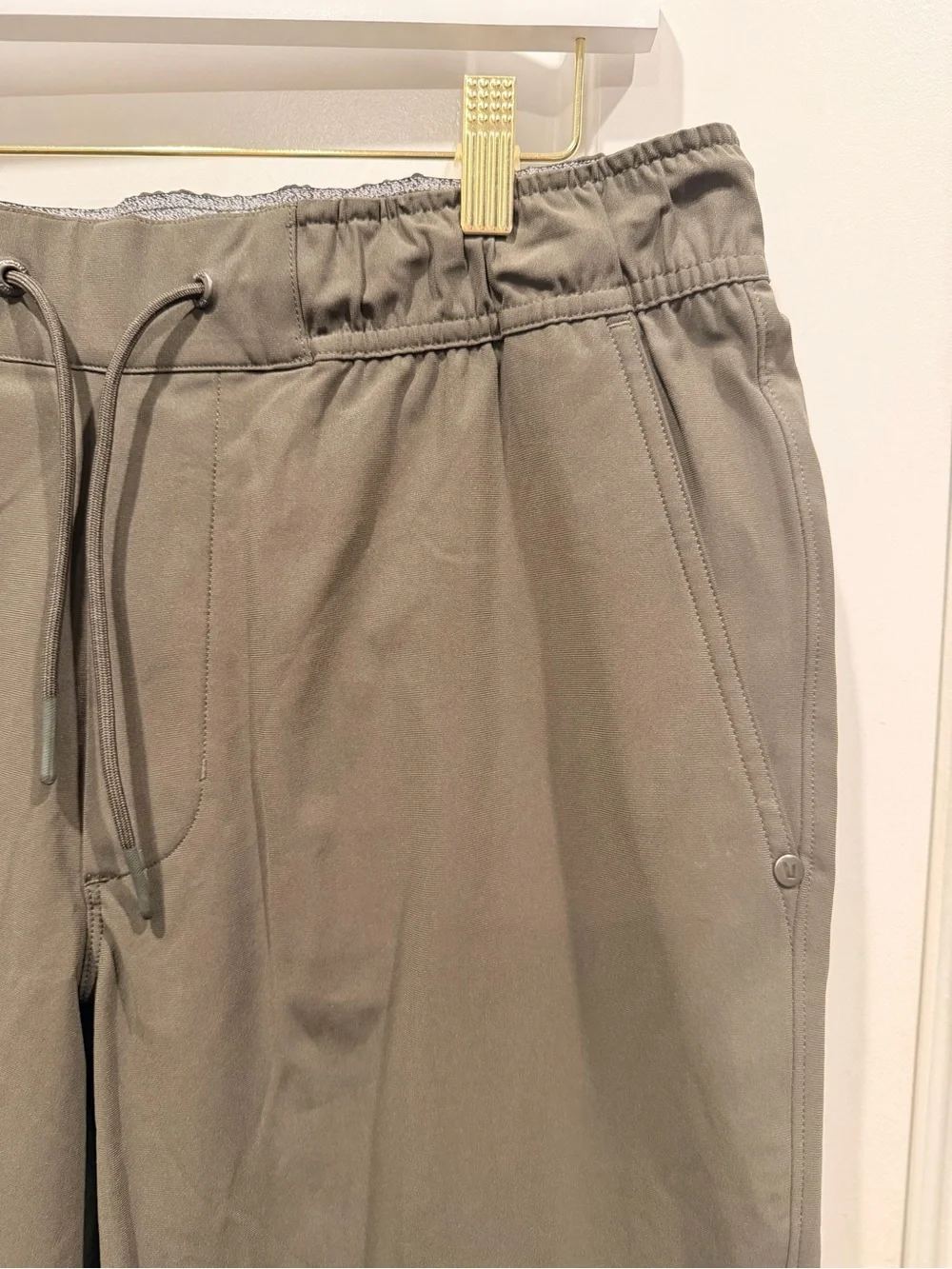 Lululemon Men’s Olive Green Pull-On Pants Size Medium